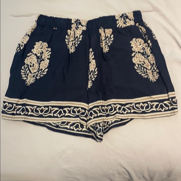 Small Blue Shorts and Blouse Set from L’ATISTE - Picture 4 of 6